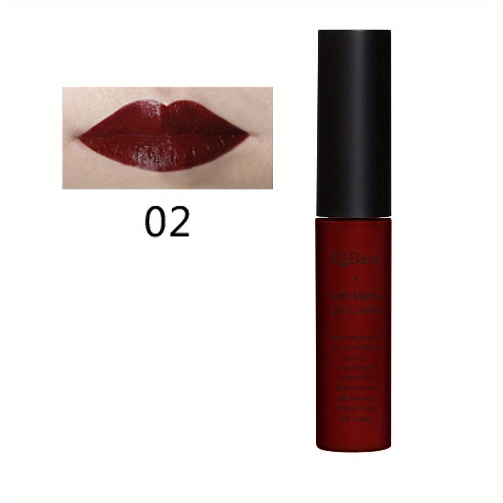 Brilho labial aveludado fosco.