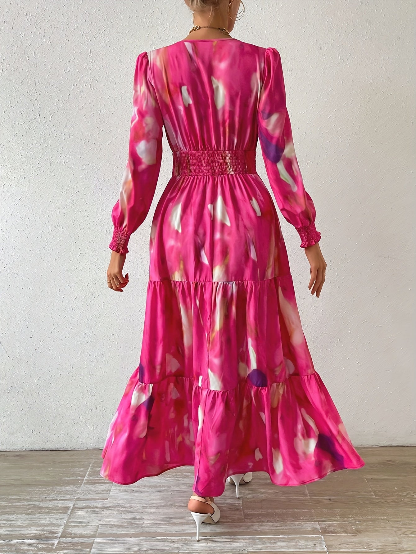 Vestido elegante midi de poliéster para todas as estações com decote em V.