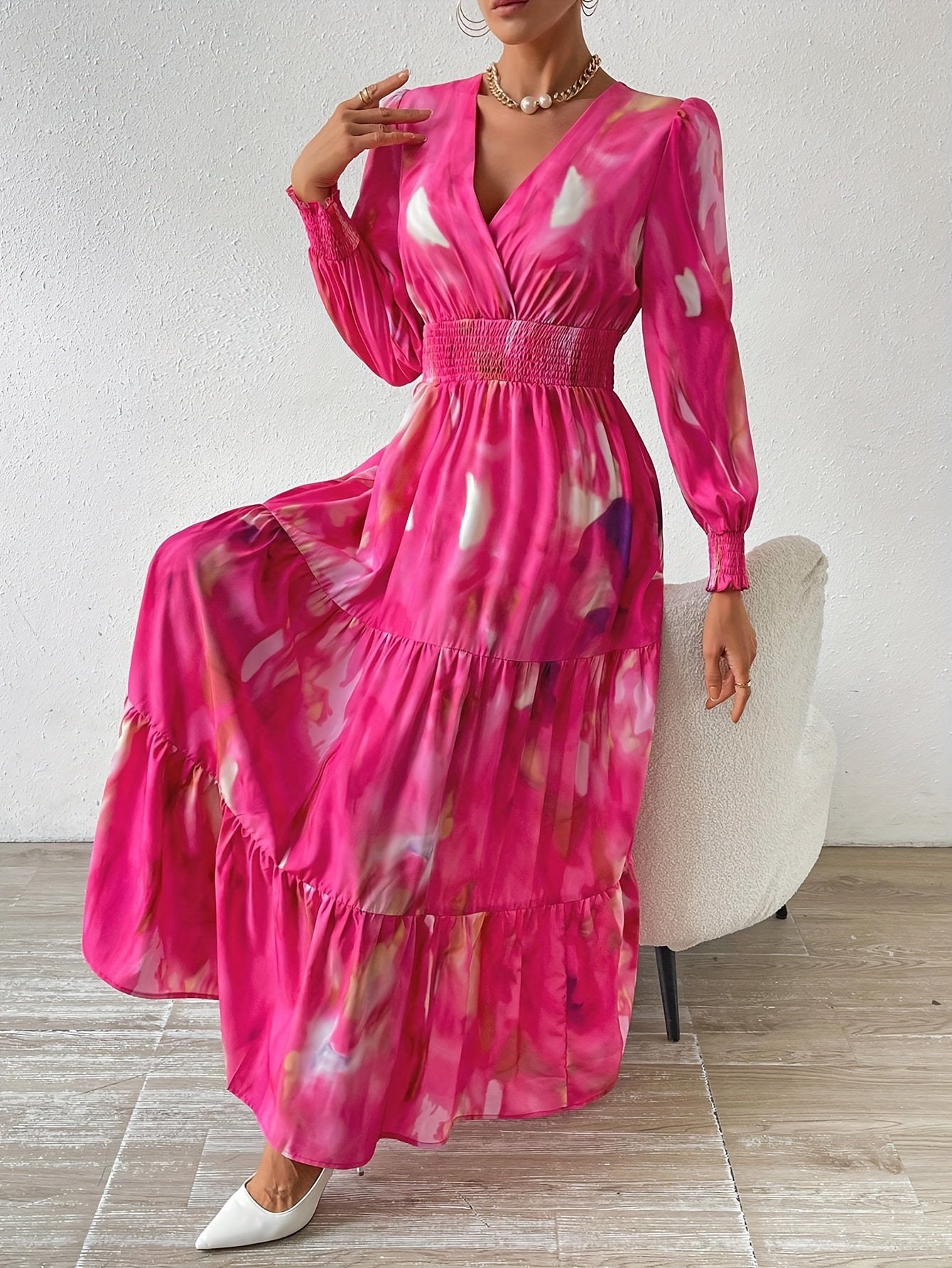 Vestido elegante midi de poliéster para todas as estações com decote em V.
