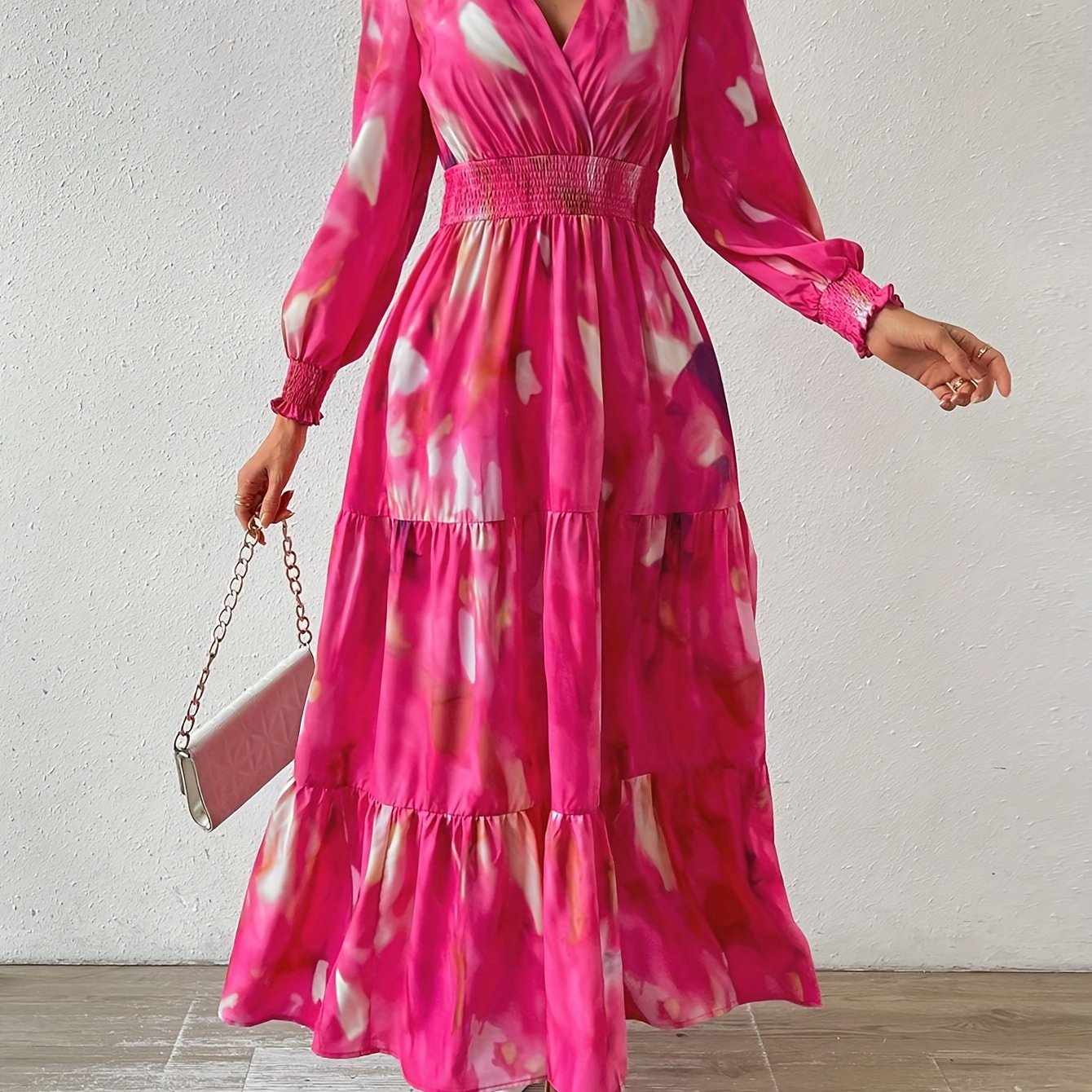 Vestido elegante midi de poliéster para todas as estações com decote em V.