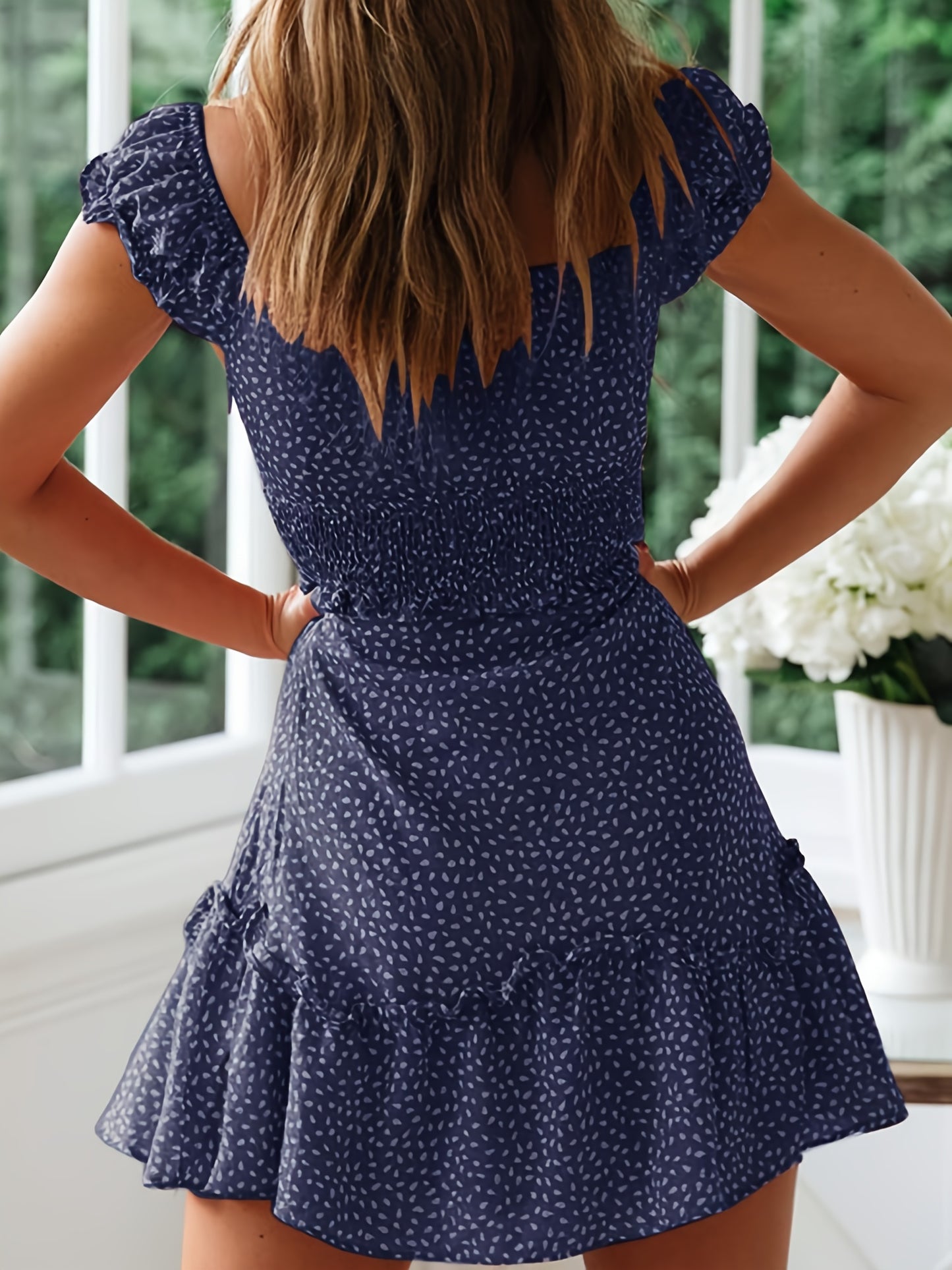 Vestido- Babados, Floral, Amarração Frontal, Curto para Uso Casual Sucesso.