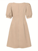 Vestido curto ,elegante de verão, linha A, manga bufante, gola quadrada.