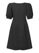 Vestido curto ,elegante de verão, linha A, manga bufante, gola quadrada.