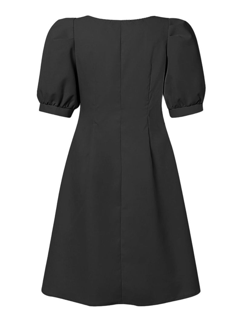 Vestido curto ,elegante de verão, linha A, manga bufante, gola quadrada.