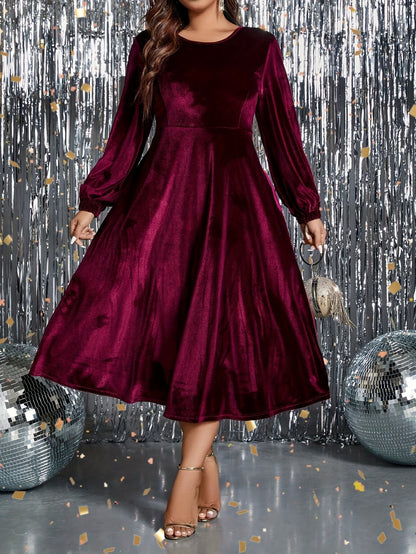 Vestido de veludo  com cintura marcada, manga comprida, gola redonda.