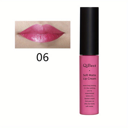 Brilho labial aveludado fosco.