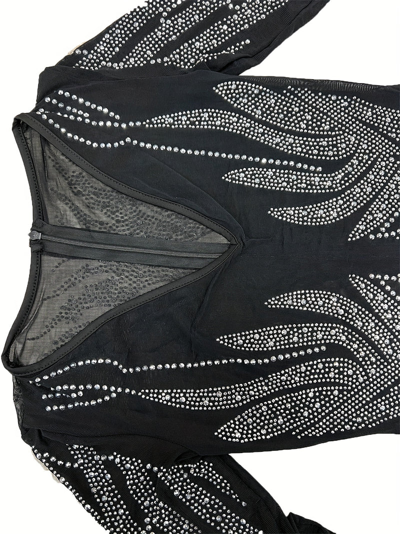 Vestido longo, brilhante justo ao corpo- decote em V profundo.