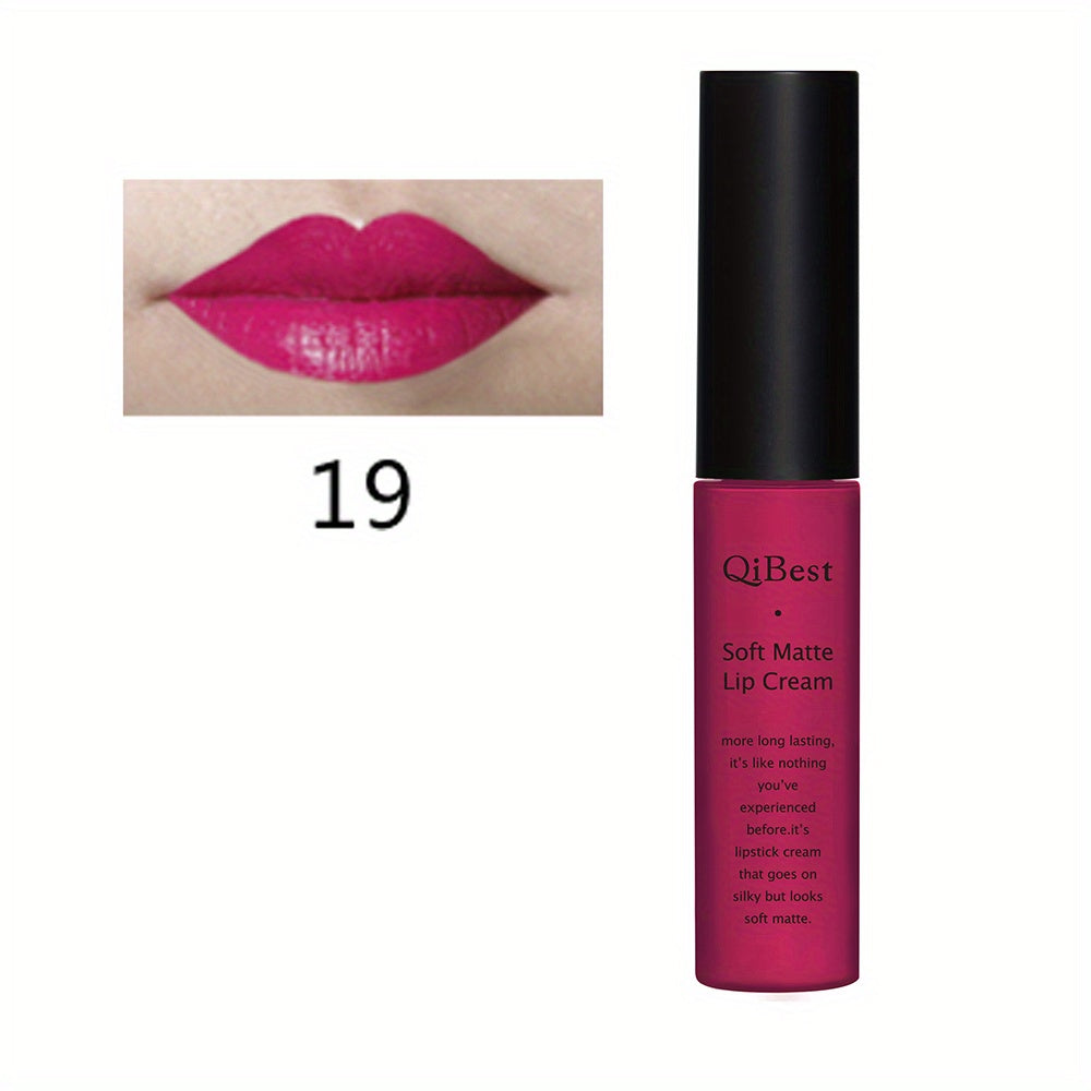 Brilho labial aveludado fosco.