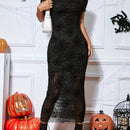 Vestido feminino de malha semitransparente com estampa de teia de aranha.