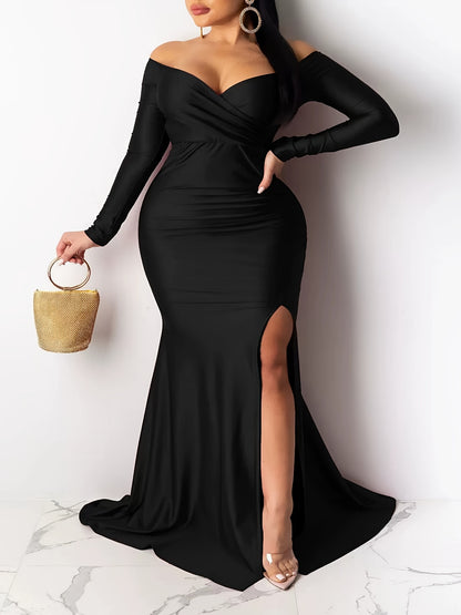 Vestido feminino, liso, com fenda lateral, justo e ombro de fora