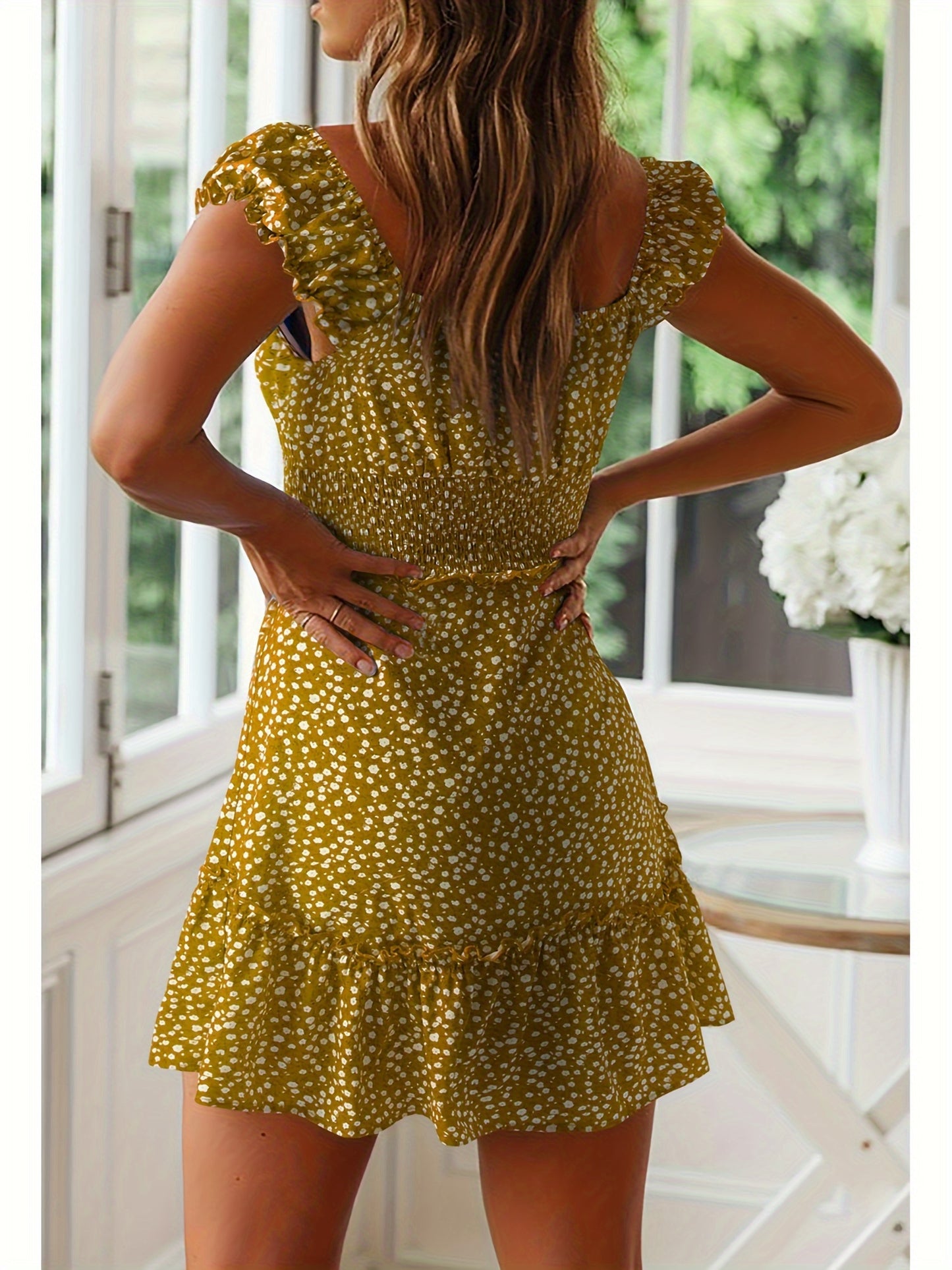 Vestido- Babados, Floral, Amarração Frontal, Curto para Uso Casual Sucesso.
