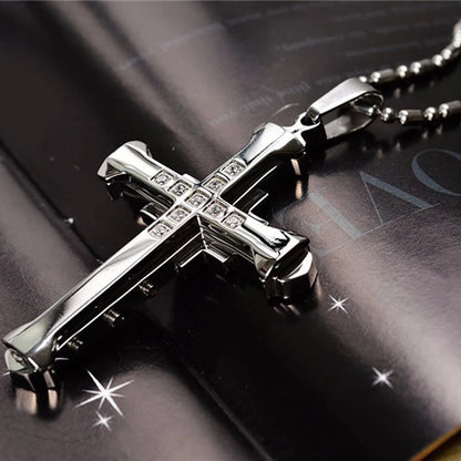 Novo Colar Masculino de Cristal com Pingente de Jesus em Cruz