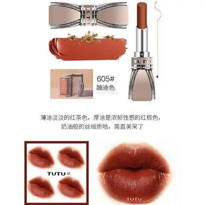 Conjunto de batons matte aveludados com alívio de batom, à prova d'água.
