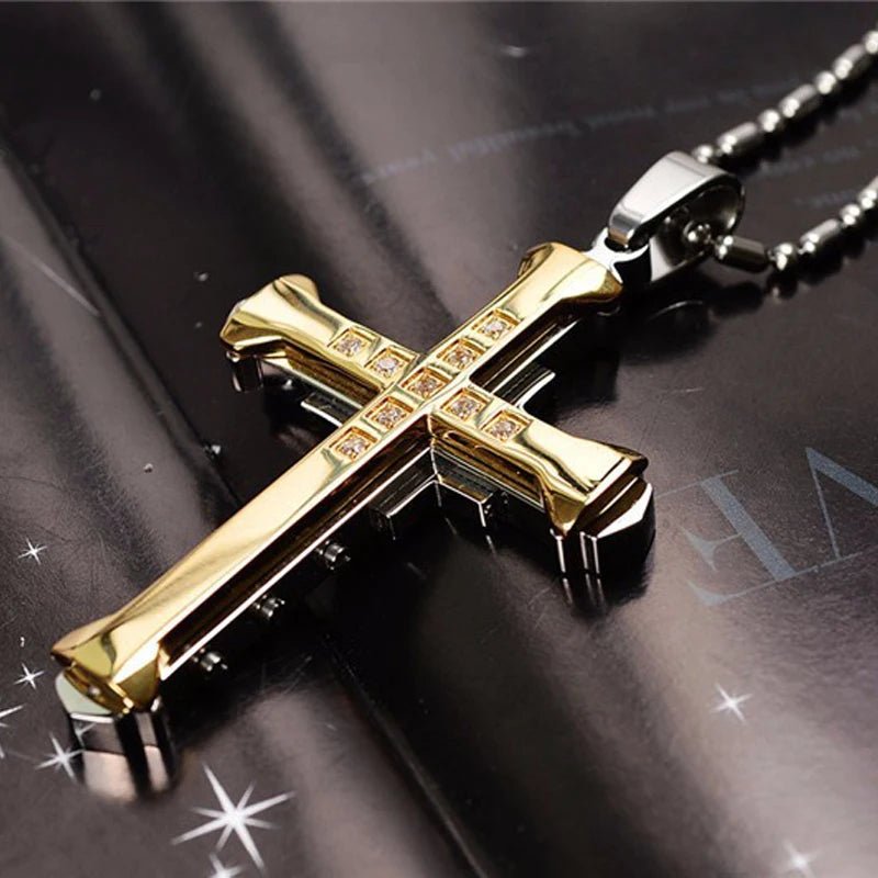 Novo Colar Masculino de Cristal com Pingente de Jesus em Cruz