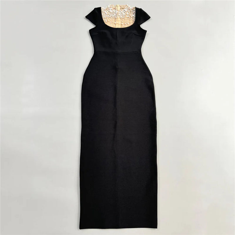 Vestido longo de veludo preto com strass e pérolas,