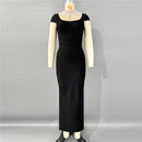 Vestido longo de veludo preto com strass e pérolas,