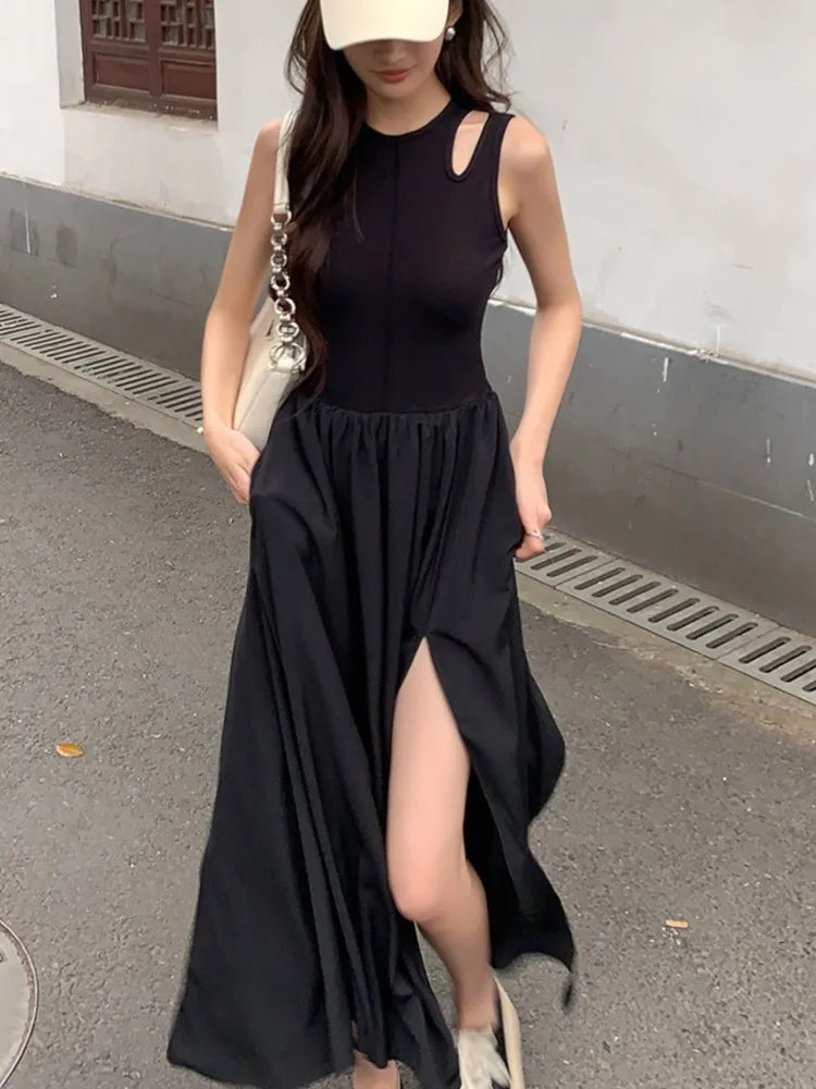 Vestidos femininos pretos elegantes com divisão, sem mangas.
