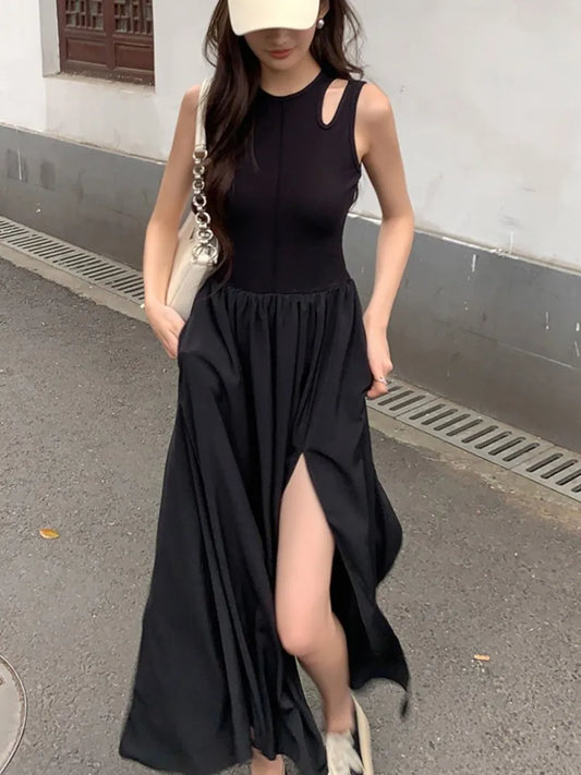 Vestidos femininos pretos elegantes com divisão, sem mangas.