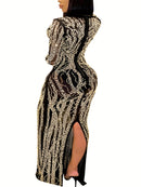 Vestido longo, brilhante justo ao corpo- decote em V profundo.